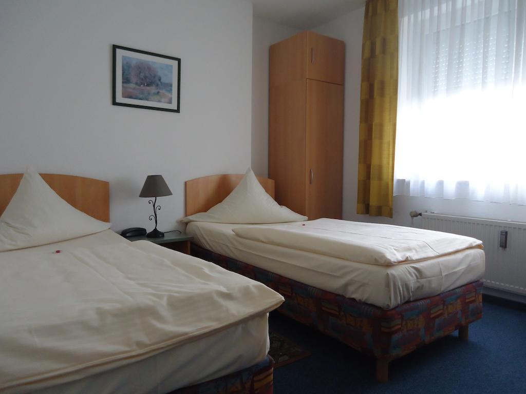 Hotel Central Oberursel Room photo