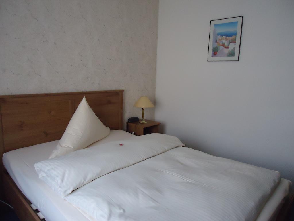 Hotel Central Oberursel Room photo
