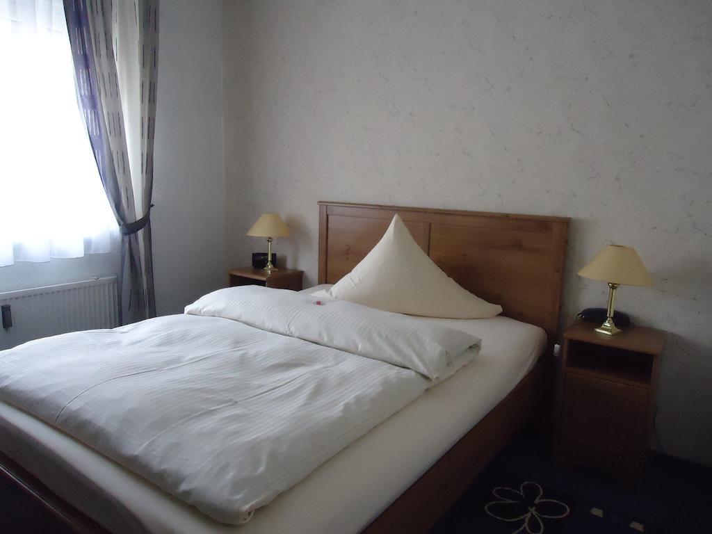 Hotel Central Oberursel Room photo